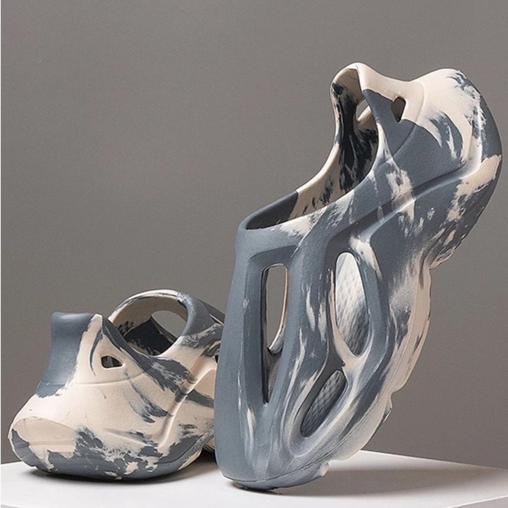 Shein Cut Out Vented Clog - Picture 4 of 4